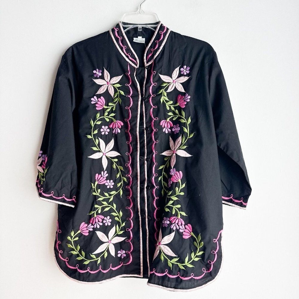 Caro of Honolulu Black Button down Embroidered Long Sleeve Shirt M